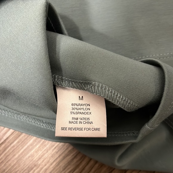 Romeo + Juliet Couture NWT Dusty Sage Cold Shoulder Back Zip Dress Size Medium - Picture 6 of 7